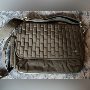 Lug Crossbody Purse. Black.